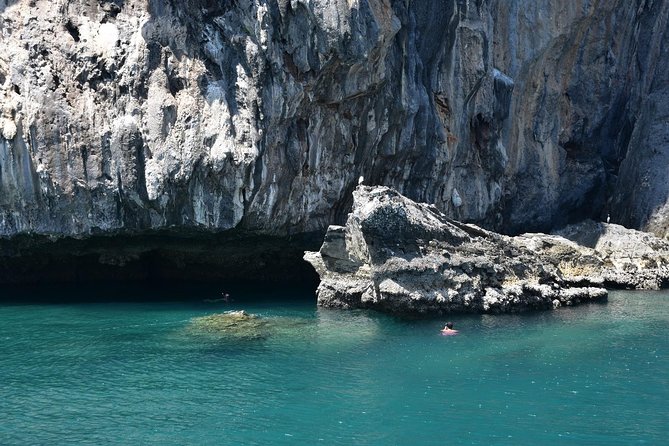 4 Island Tour to Emerald Cave by Longtail Boat from Koh Lanta - Fish and Giant Bats at Koh Maa
