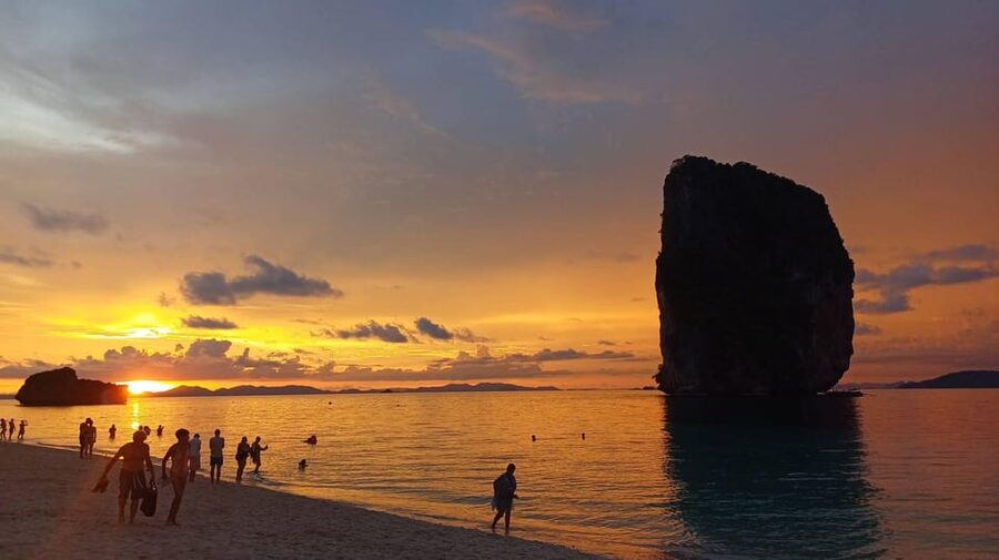 7 Islands sunset tour plus bioluminescent plankton + BBQ - Snorkeling around Chicken Island