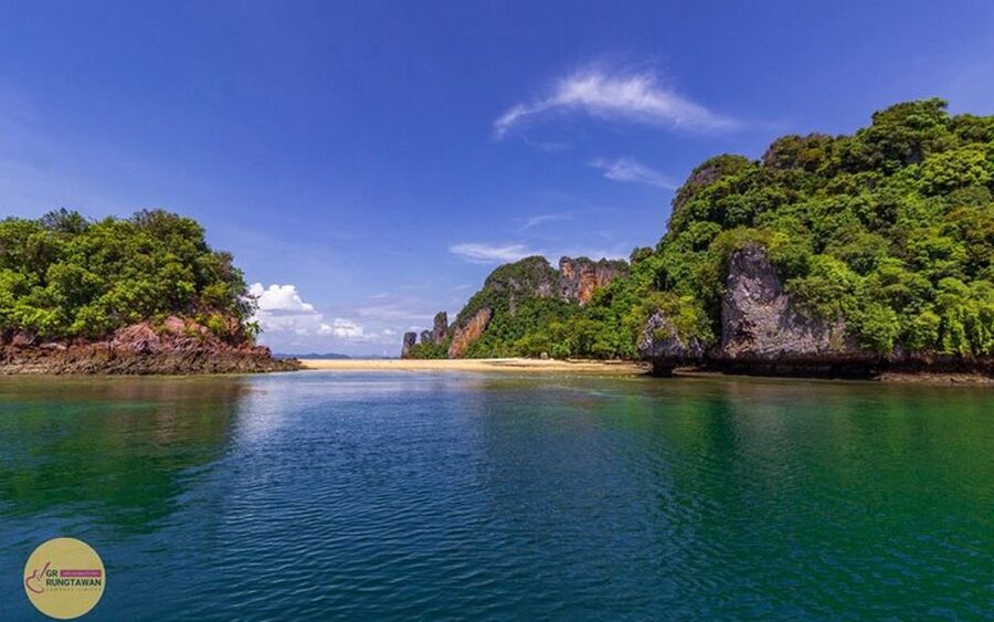 Ao Nang: Hong Islands Tour by Speedboat or Longtail Boat - Ko Pak Bia combines lunch, water, and beach time