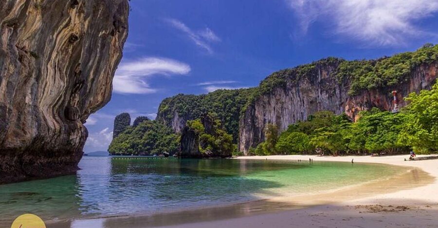 Ao Nang: Hong Islands Tour by Speedboat or Longtail Boat - Hong Lagoon offers a calm change of pace
