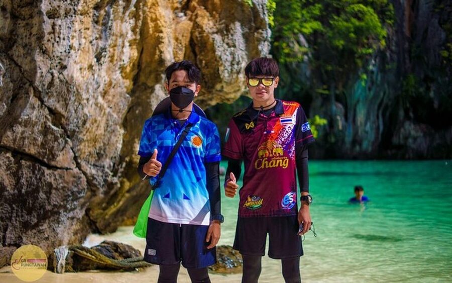 Ao Nang: Hong Islands Tour by Speedboat or Longtail Boat - Food, drinks, and guide service add real value