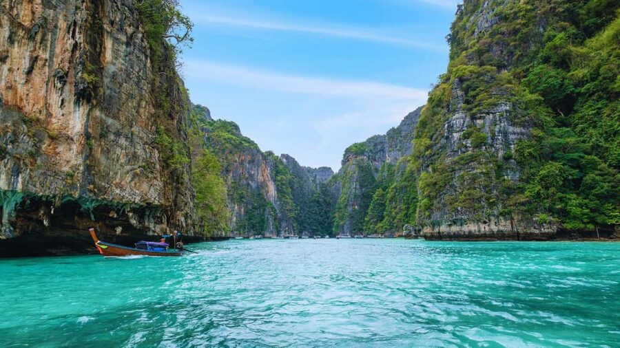 Ao Nang: Phi Phi Islands Speedboat or Catamaran Tour One day - Hotel pickup and the first 50 minutes at sea