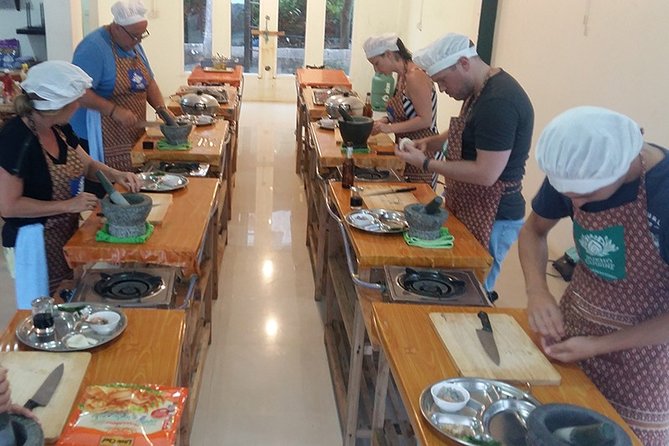 Dinner Cooking Class with Thai Master Chef at Sukho Cuisine Koh Lanta - Making curry paste the old-fashioned way