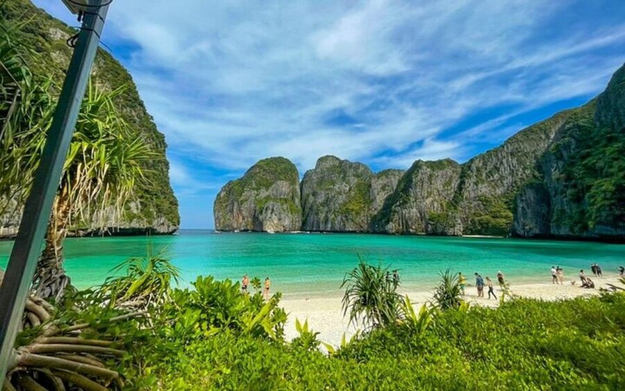 From Ao Nang: Phi Phi Islands Day Tour by Boat with Lunch - The guides make the packed schedule easier