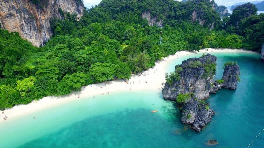 From Krabi: Hong Islands Day Trip by Speedboat with Lunch - The 30-minute speedboat ride to Hong Island