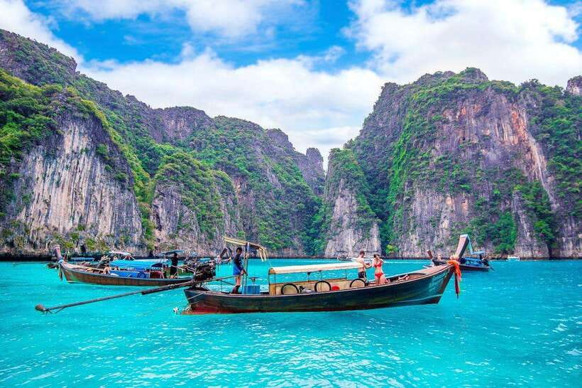 From Phi Phi islands: Phi Phi, Maya Area by longtail Boat - Why a longtail boat makes sense around Phi Phi