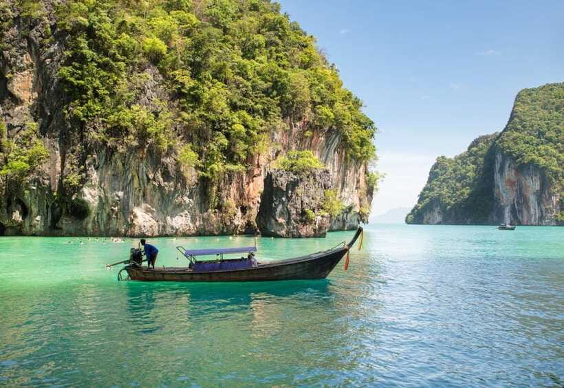 From Phi Phi islands: Phi Phi, Maya Area by longtail Boat - Pileh Lagoon, the most scenic water stop