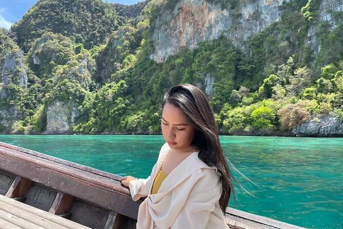 Highlights of Phi Phi Islands - Monkey Bay: wildlife from a respectful distance