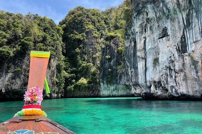 Highlights of Phi Phi Islands - Maya Bay: beautiful, famous, and often crowded