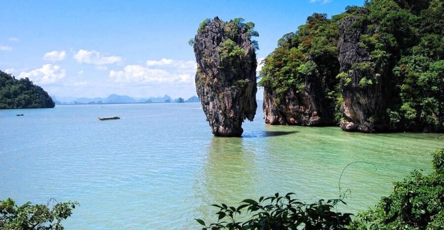 James Bond Island: Sightseeing Tour by Longtail Boat & Kayak - Crossing the bay by traditional longtail boat