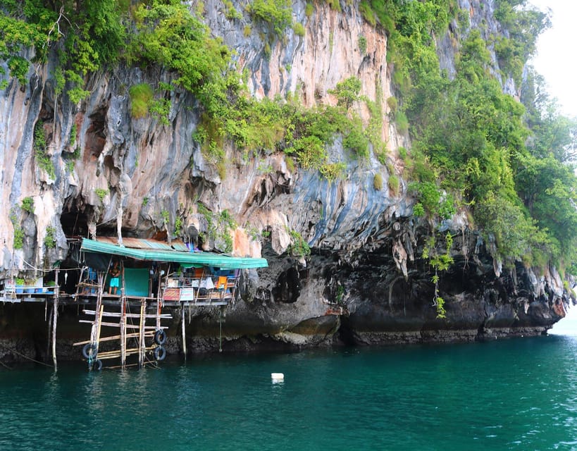 Ko Lanta: 4 Islands and Emerald Cave Day Tour by Speedboat - English and Thai support, with a mixed service risk