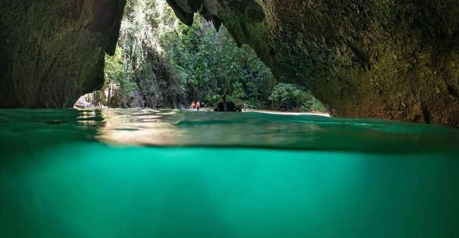Ko Lanta: 4 Islands Snorkeling Tour by Longtail Boat - Ko Chueak, the clear-water first stop