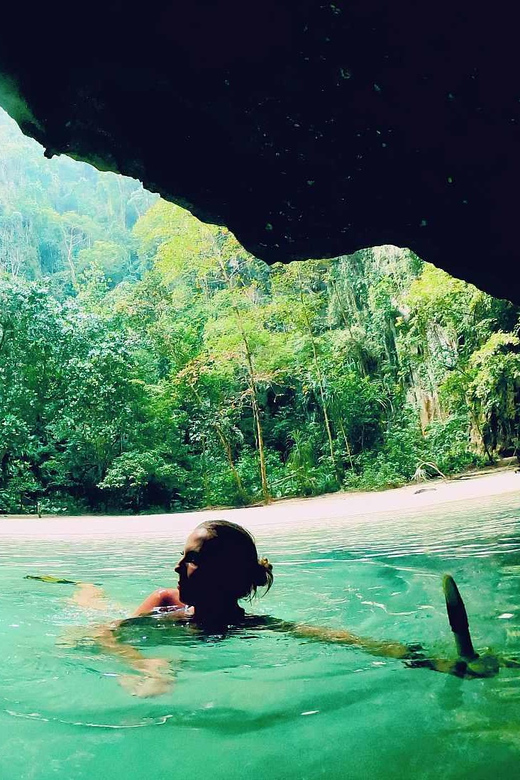 Ko Lanta: Emerald Cave and 4 Islands Tour by Longtail Boat - Snorkeling at Ko Chueak