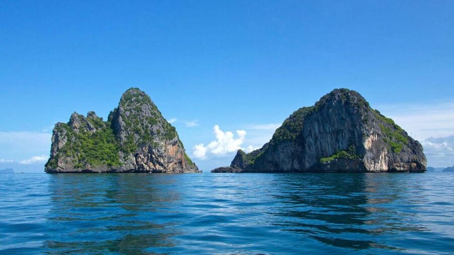 Ko Lanta: Emerald Cave and 4 Islands Tour by Longtail Boat - Fish and bats at Koh Maa
