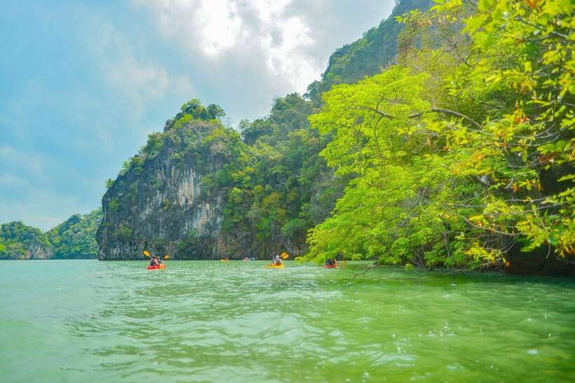 Ko Lanta: Full-Day Mangrove and Sea Cave Kayaking Experience - The guide and group experience