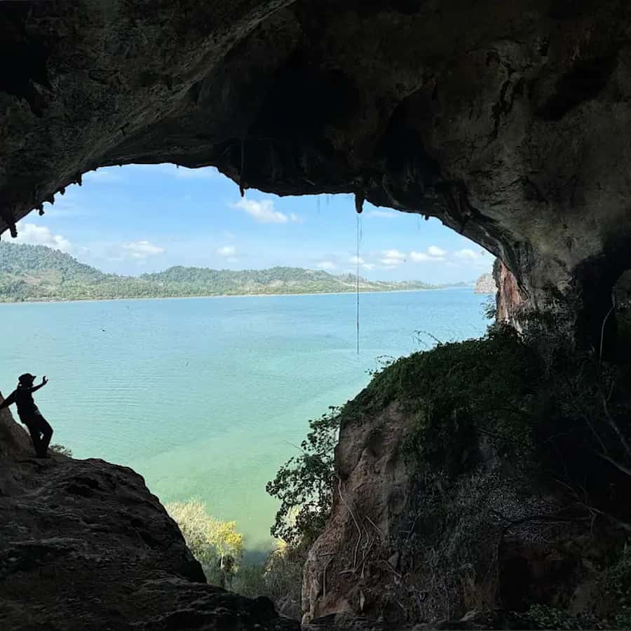 Ko Lanta: Half-Day Kayaking Koh Phee & Koh Talabeng 2 Caves - Lunch at the mangrove seafood restaurant