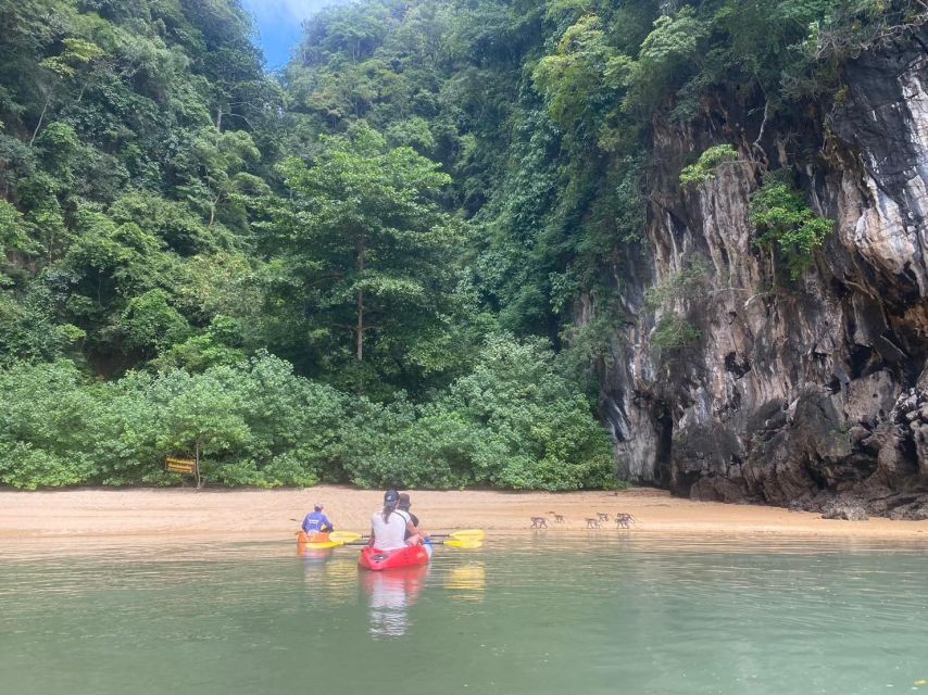 Ko Lanta: Mangrove Kayaking, Ko Talabeng, & Skull Island - A beach picnic with time to swim