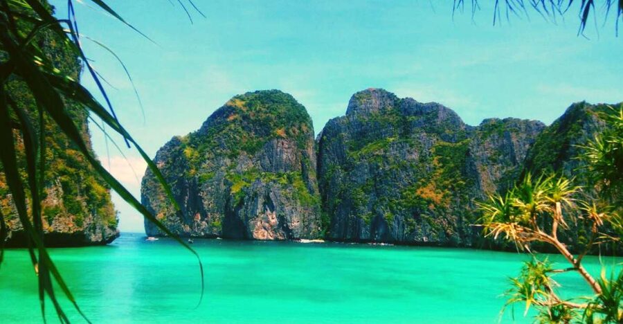 Ko Lanta: Phi Phi Day Trip by Speed Boat - Phi Phi Don is a short, practical stop