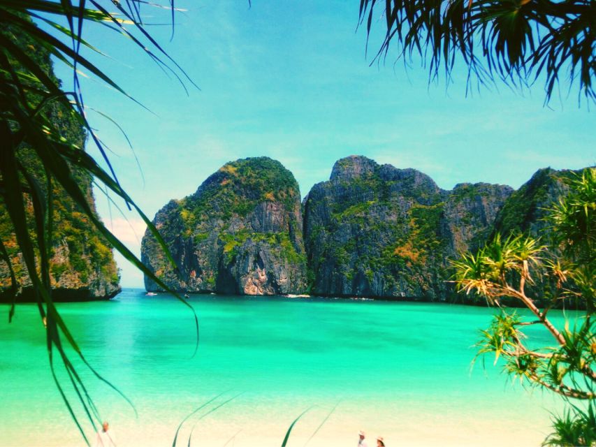 Ko Lanta: Phi Phi Day Trip by Speed Boat - The crew can make a busy route work