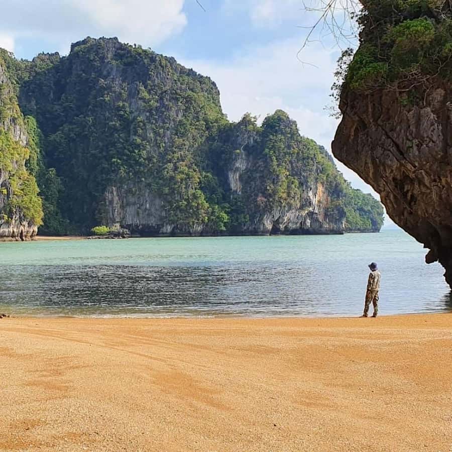 Ko Lanta: Sea Cave Kayaking Adventure Mangrove with Lunch - Koh Aung, a small island in open water