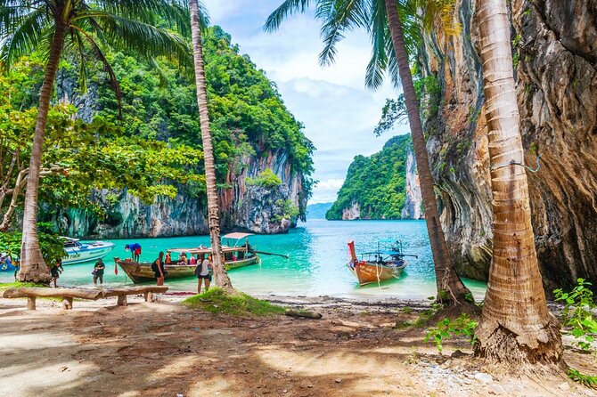 Koh Hong lagoon, Pakbia, Lading Islands by Longtail. - Pakbia Island is the quiet middle stop