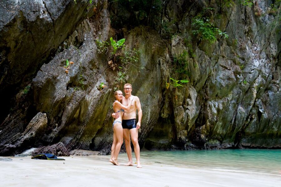 Koh Lanta: 4 Islands, Emerald Cave & Koh Kradan by Longtail - Who should book this experience?