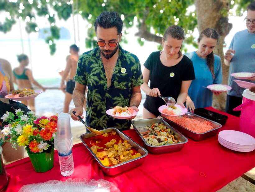 Koh Lanta: 4 Islands, Emerald Cave & Koh Kradan by Longtail - Koh Ngai lunch and beach time