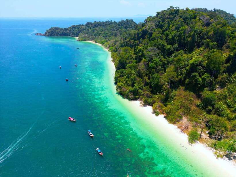 Koh Lanta: 4 Islands, Emerald Cave & Koh Kradan by Speedboat - Koh Chueak: a first look at the water