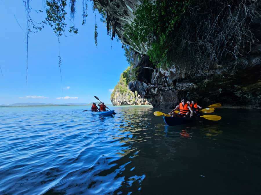 Koh Lanta: Kayaking and Longtail Boat Tour (Day trip) - Lunch and swimming on private Bubu Island