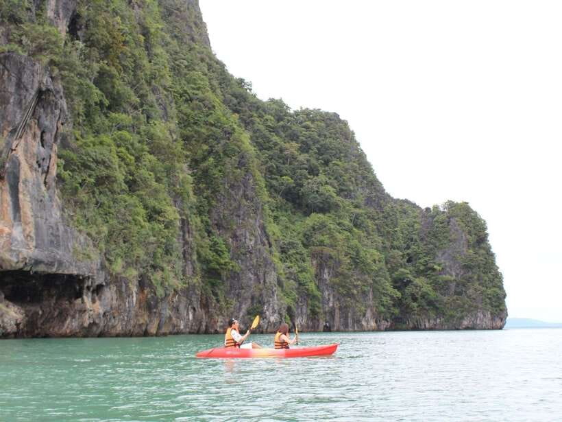 Koh Lanta: Sea Cave Kayaking and Talabeng Island Tour - Starting among the mangroves at Thung Yee Pheng