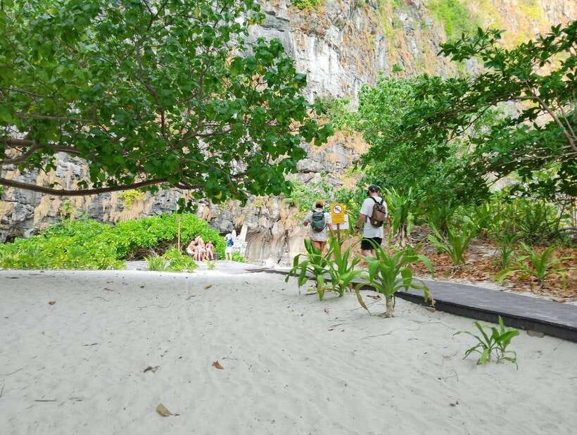 Koh Lanta: Tin's Speedboat Odyssey to Bamboo Island & Beyond - Forty minutes on Phi Phi Don