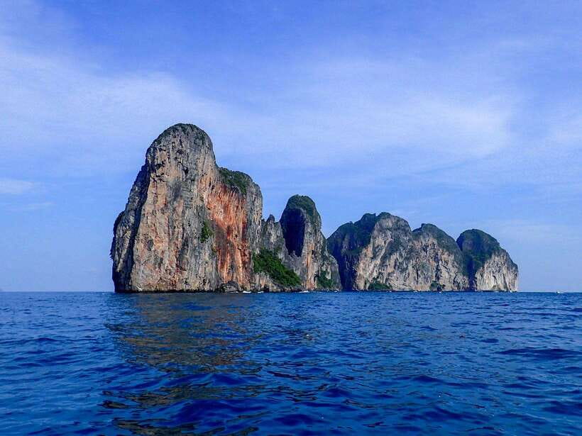 Koh Phi Phi: Maya Bay Private Longtail Boat Tour - Snorkeling among fish and coral