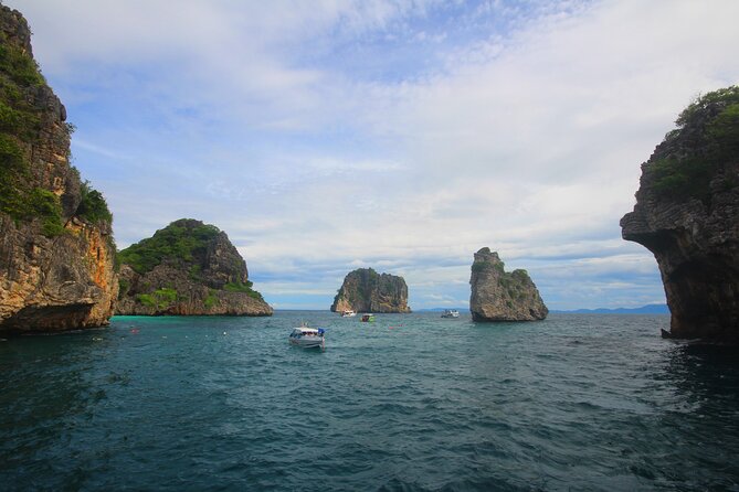 "Koh Rok&Koh Haa-The Queen of Andaman" Day tour by Opal Travel - What the food, equipment, and crew add