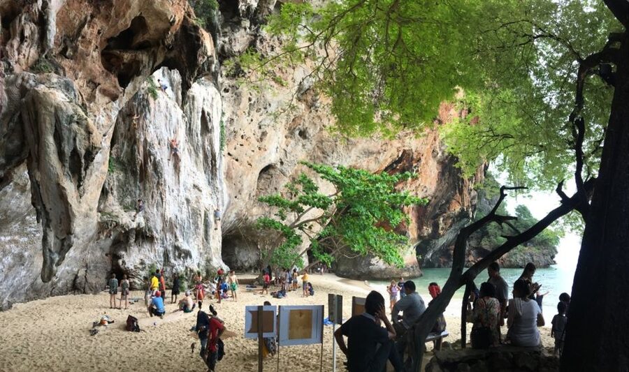 Krabi: 4 Islands Day Trip by Speedboat Including Lunch Box - Food, guides, and how the day feels