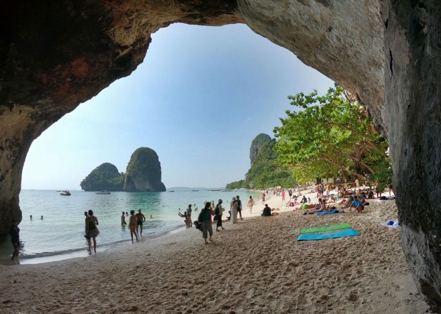 Krabi: 4 Islands & Krabi's Separated Sea Longtail Boat Tour - The group-size question: scenic outing or mass tourism?