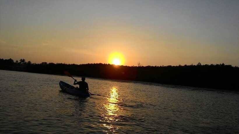 Krabi: Ao Thalane Sunset Kayak adventure (group of 10 max) - The sunset stop and the open-water question
