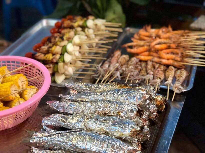 Krabi: Ao Thalane Sunset Kayak adventure (group of 10 max) - Dinner by the pier: chicken, seafood, and fruit