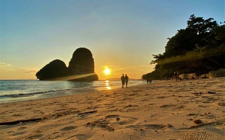 Krabi: Bioluminescent Plankton, Snorkeling & Sunset Tour - Chicken Island and Daylight Snorkeling