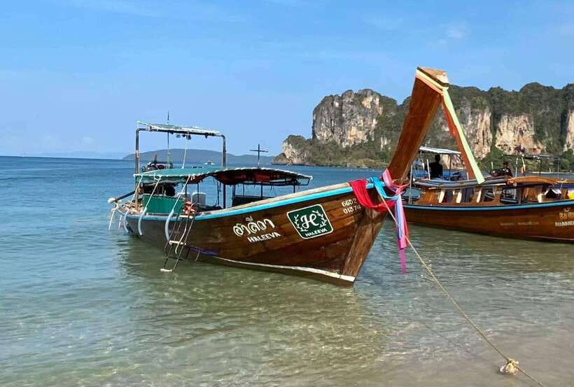 Krabi:Day Trip 4 Islands by Premium Longtail Boat with Lunch - Chicken Island: photos first, snorkeling second
