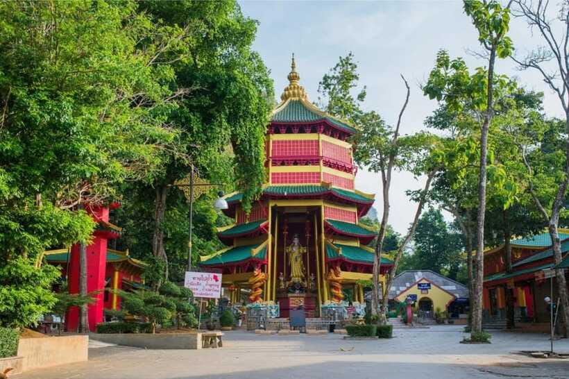 Krabi: Emerald Pool, Hot Springs & Krabi Town Day Tour - Who should book this tour?