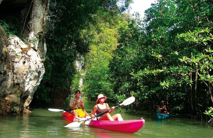 Krabi: Guided Kayaking Tour at Ao Thalane - The safety briefing and first paddle