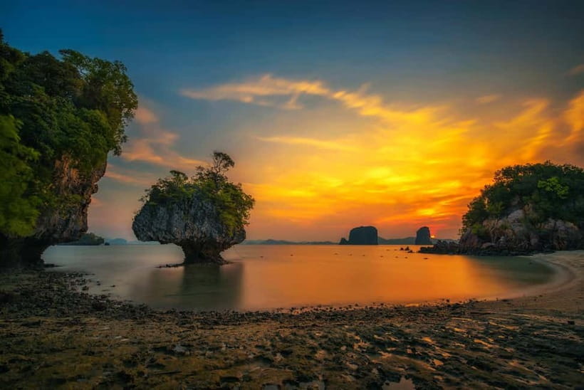 Krabi: Hong Island & Ko Pak Bia Tour with Sunset Dinner - Hong Lagoon and its limestone walls