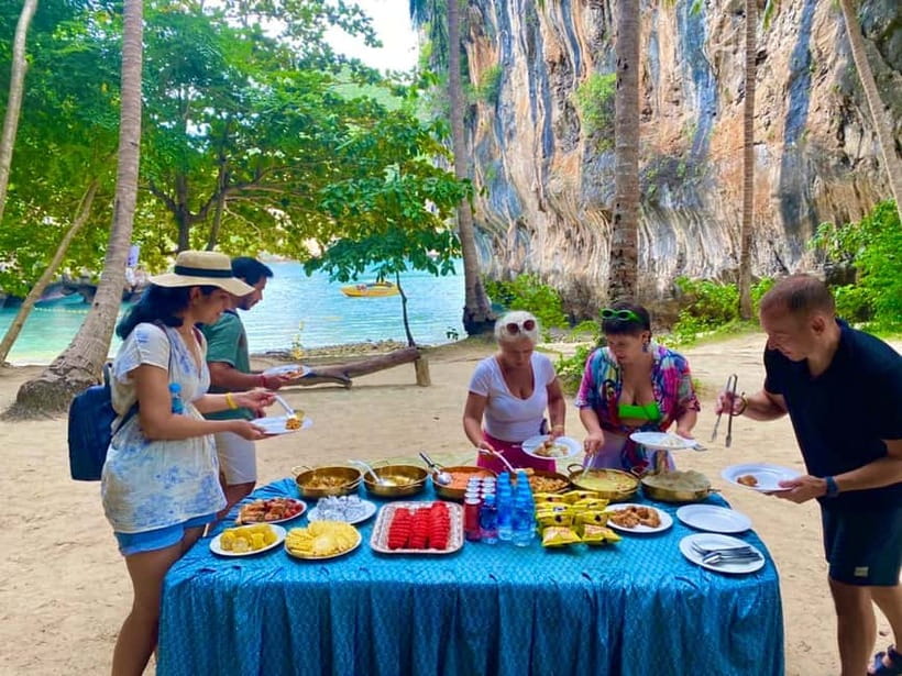 Krabi: Hong Island & Ko Pak Bia Tour with Sunset Dinner - Ko Lao Lading, a smaller beach break
