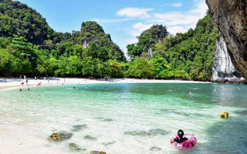 Krabi: Hong Island Longtail Boat & Kayak Tour w Buffet Lunch - Reaching Koh Hong and Getting Oriented