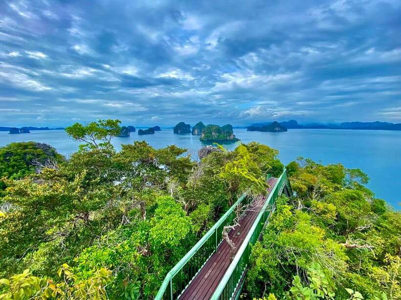 Krabi: Hong Island Longtail Boat & Kayak Tour w Buffet Lunch - Kayaking into Hong Lagoon