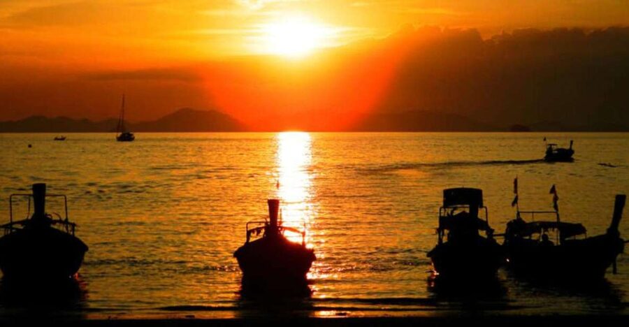 Krabi: Hong Island Sunset and BBQ Dinner Tour - Pakbia Island sunset and the beach BBQ