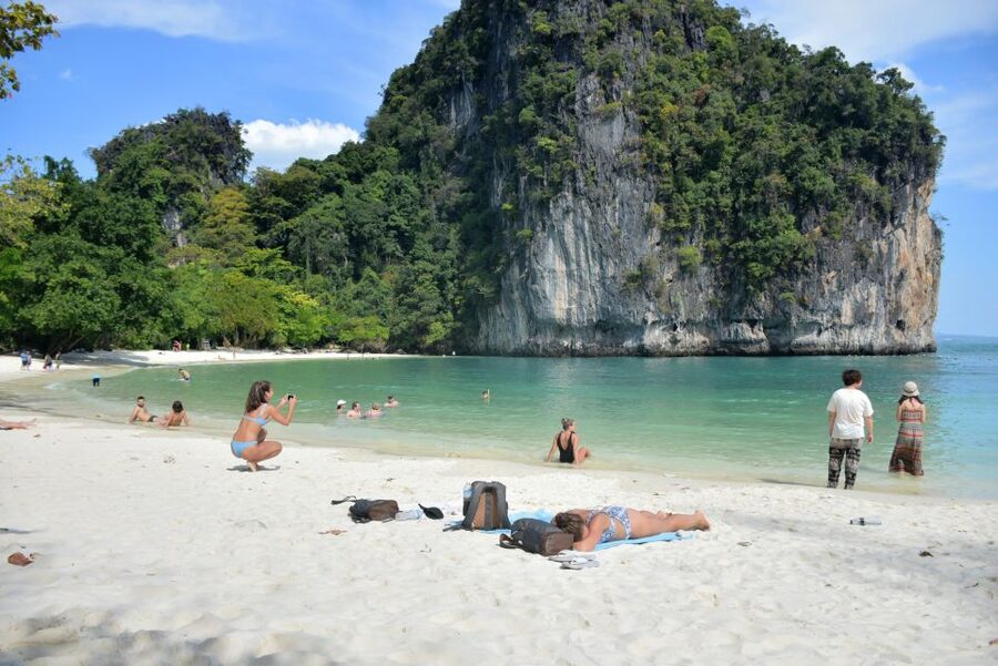 Krabi: Hong Island Sunset Tour w/ Beach Dinner+Night Snorkel - Hong Lagoon, where the boat does the work