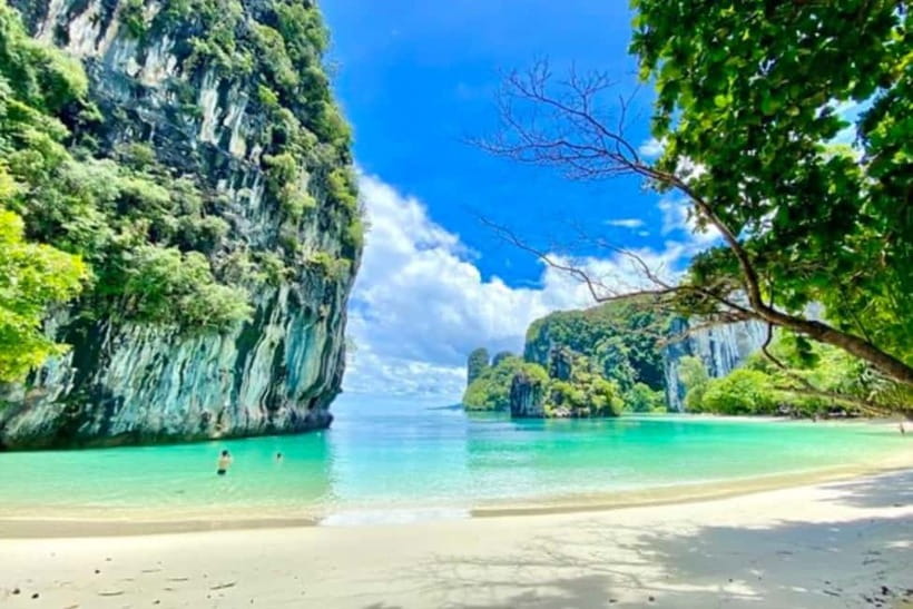 Krabi: Hong Island with Kayaking by speedboat - A full island day without the planning burden