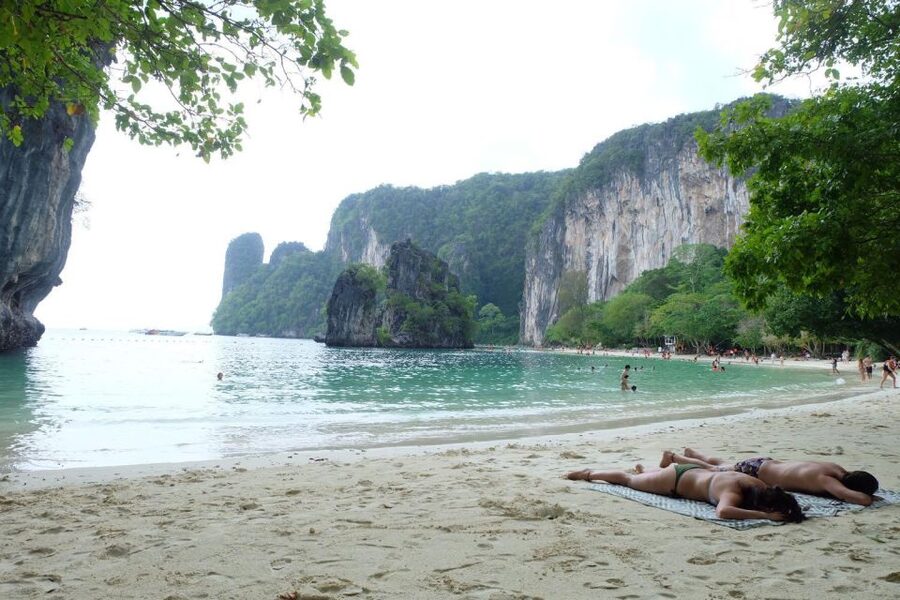 Krabi: Hong Islands Day Tour by Longtail Boat - Lading Island, a pretty beach with limited time