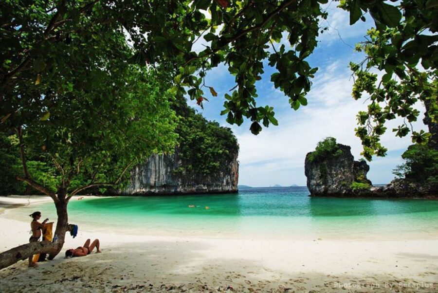 Krabi: Hong Islands Day Trip by Speedboat with Lunch - The 360-degree viewpoint and the climb